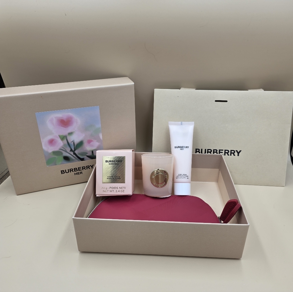 Burberry  Gift Set with Pink Pouch, Goddess Candle And Her Lotion